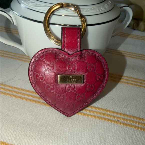 Gucci Dark Pink Heart Keychain - Picture 1 of 6